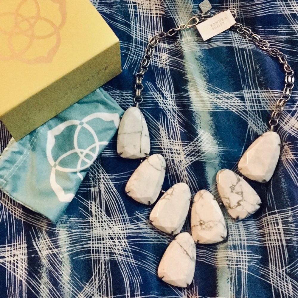 New Box Pouch Kendra Scott Harlow Necklace Silver White Howlite